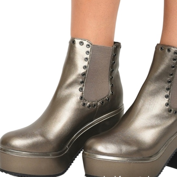 NWOB-  Metallic Pewter Platform Ankle Booties - Picture 2 of 8